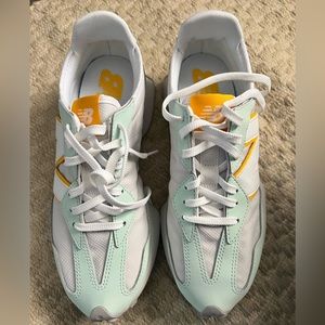 New Balance 327 NEW in box